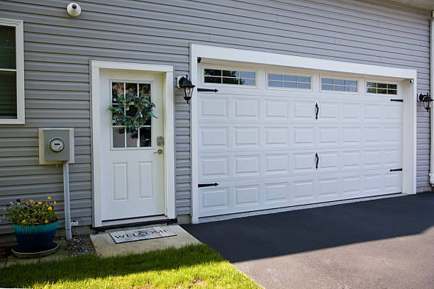24/7 Emergency Garage Door Panel Replacement experts in Cross Plains, TX